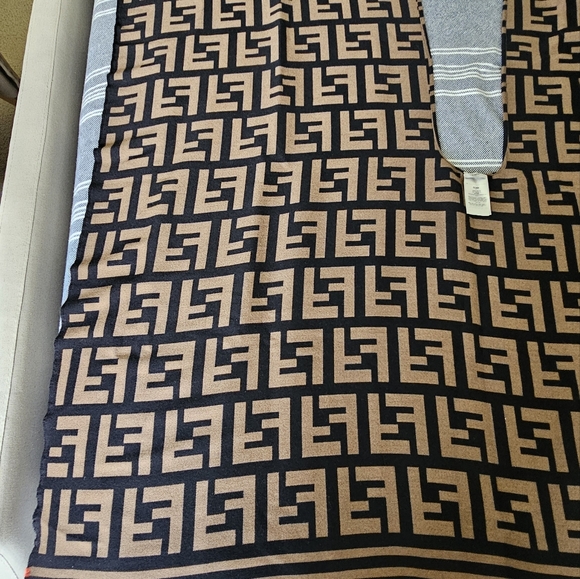 Fendi Poncho - Picture 7 of 7